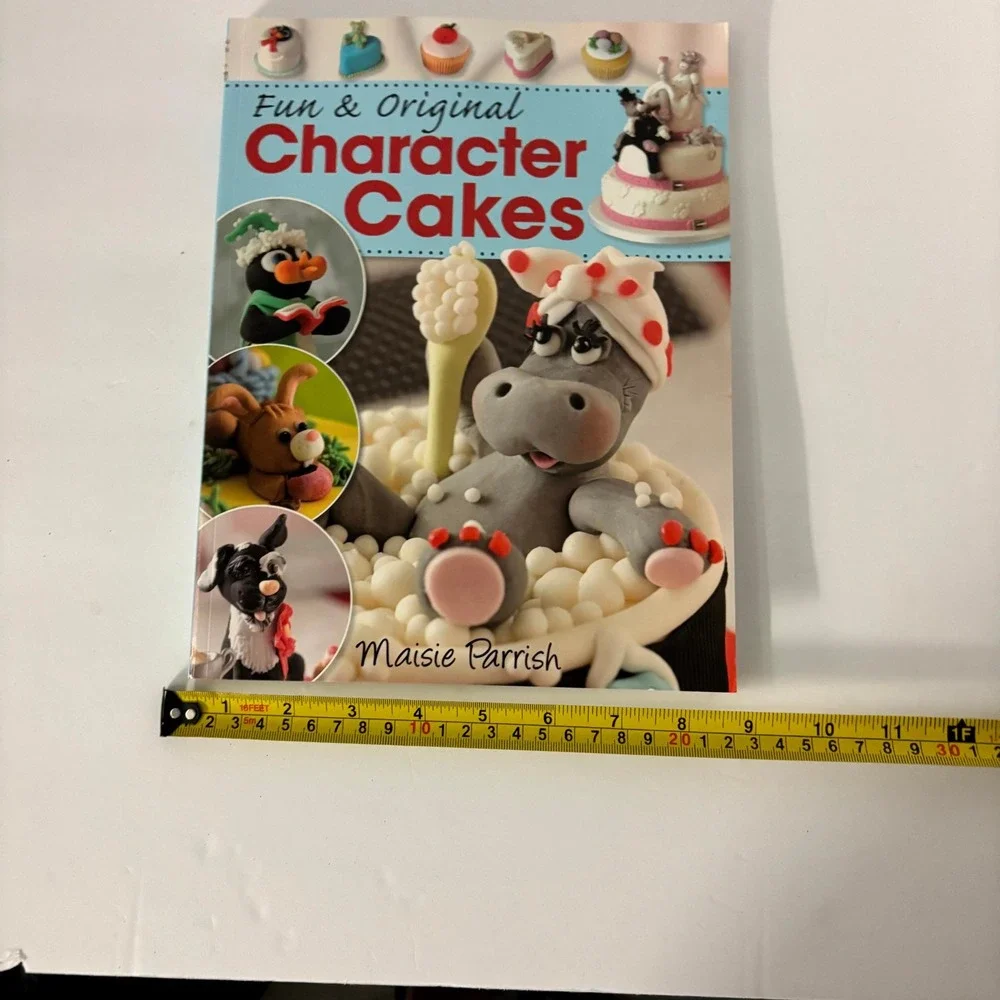 Fun & Original Character Cakes Maisie Parrish PB 2010 David & Charles Book